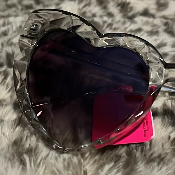 Betsey Johnson Sunglasses heart shaped beveled diamond oversized NWT - Picture 9 of 9